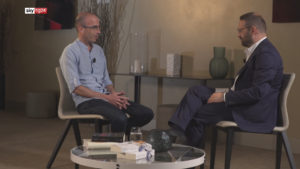 Sky Tg24, l'intervista del direttore a Yuval Noah Harari: La Democrazia non è morta!